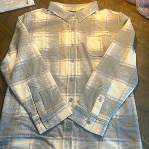 NWT 32 HEAT woman’s button down long sleeve shirt. Size XL